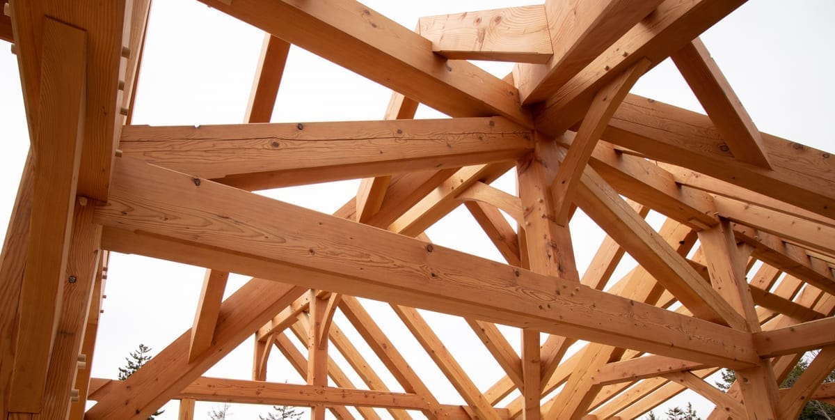 Timber frame truss with cross cable in kiln-dried Douglas fir